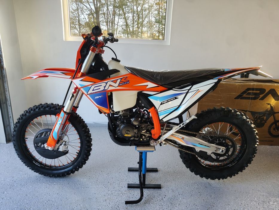 Motocykle enduro BNK Moto K10 300 4t KTM Beta Gas gas