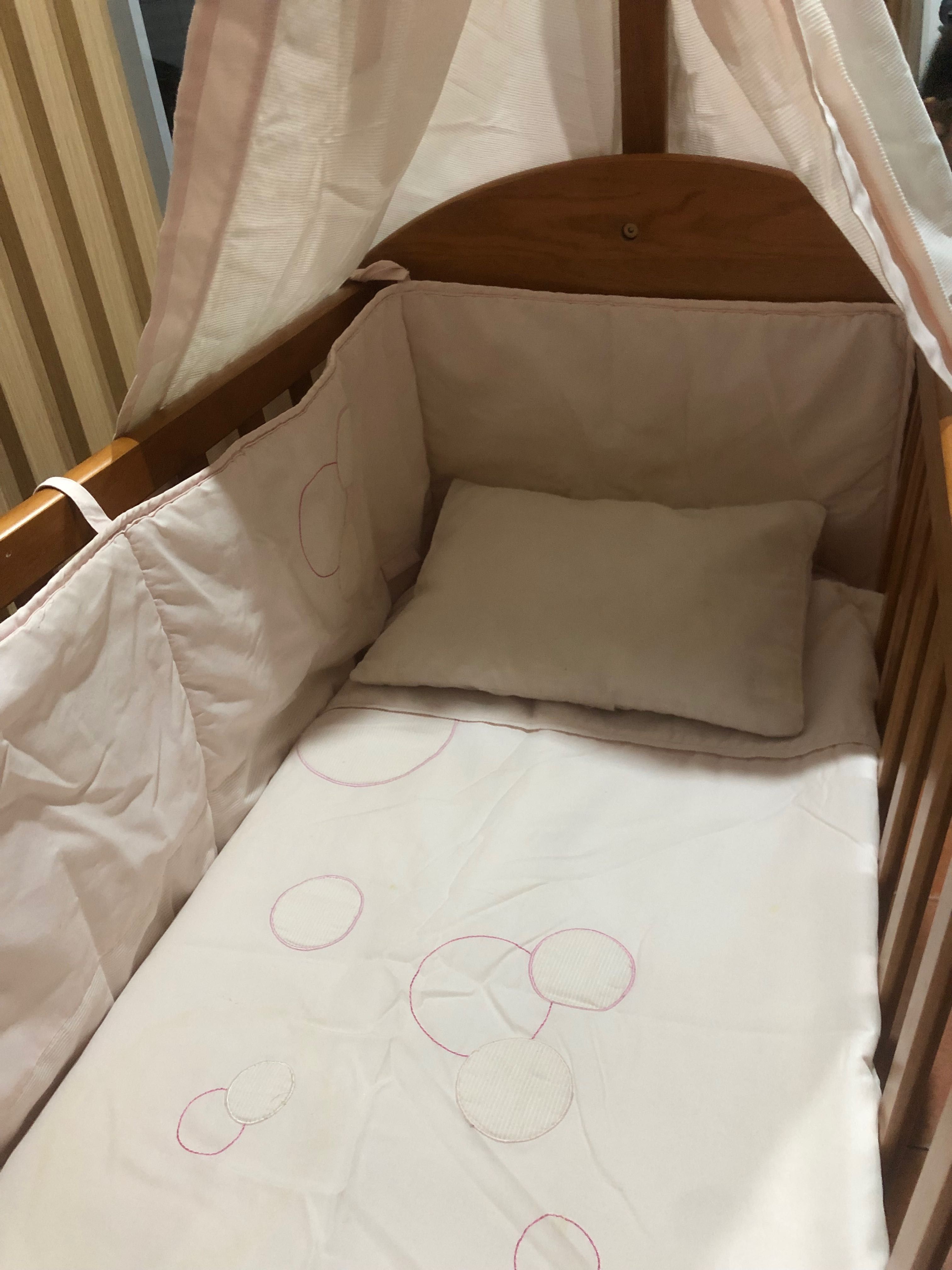 Berço/cama bebé que baloiça