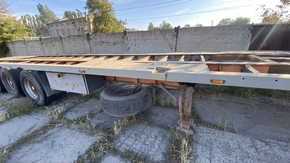 Напівпричіп контейнеровоз