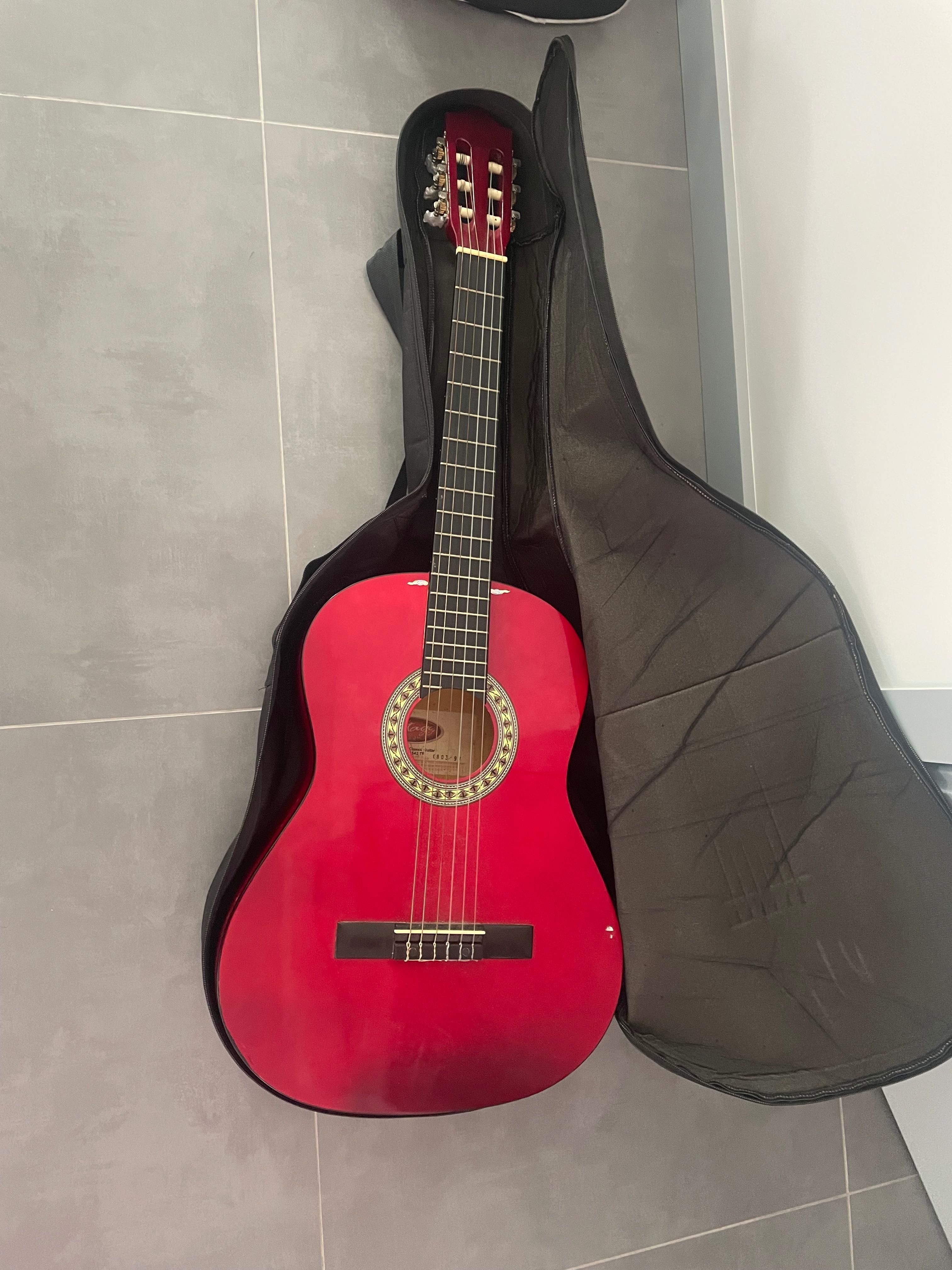 Guitarra clássica stagg com saco