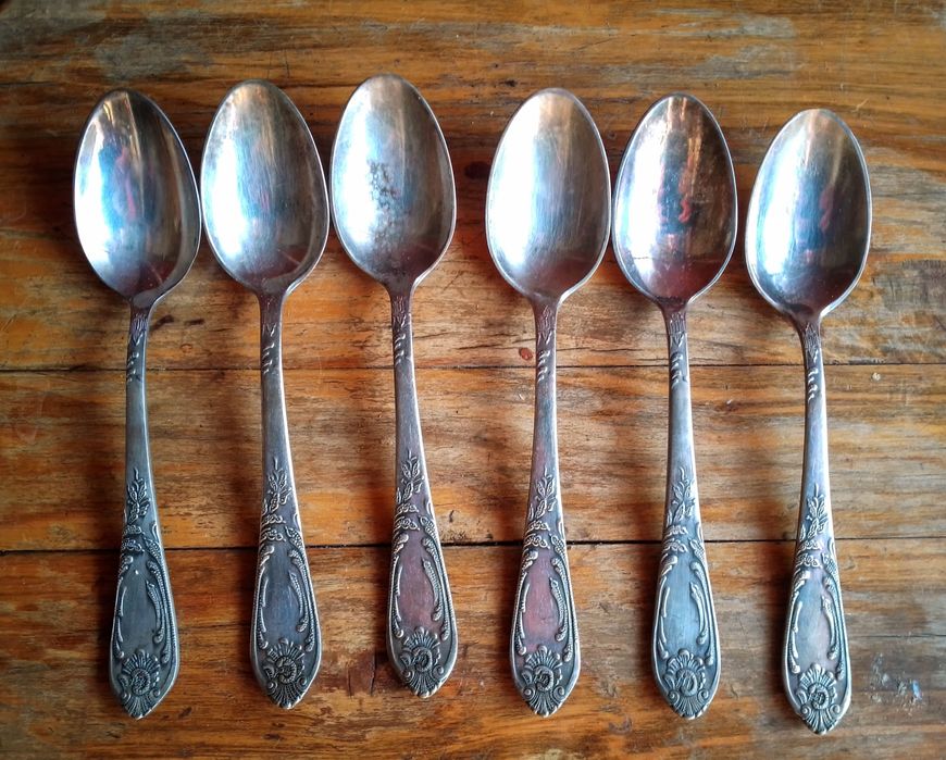 Хорошее состояние! Ложки мнц чайные в коробке! Мнц СССР!