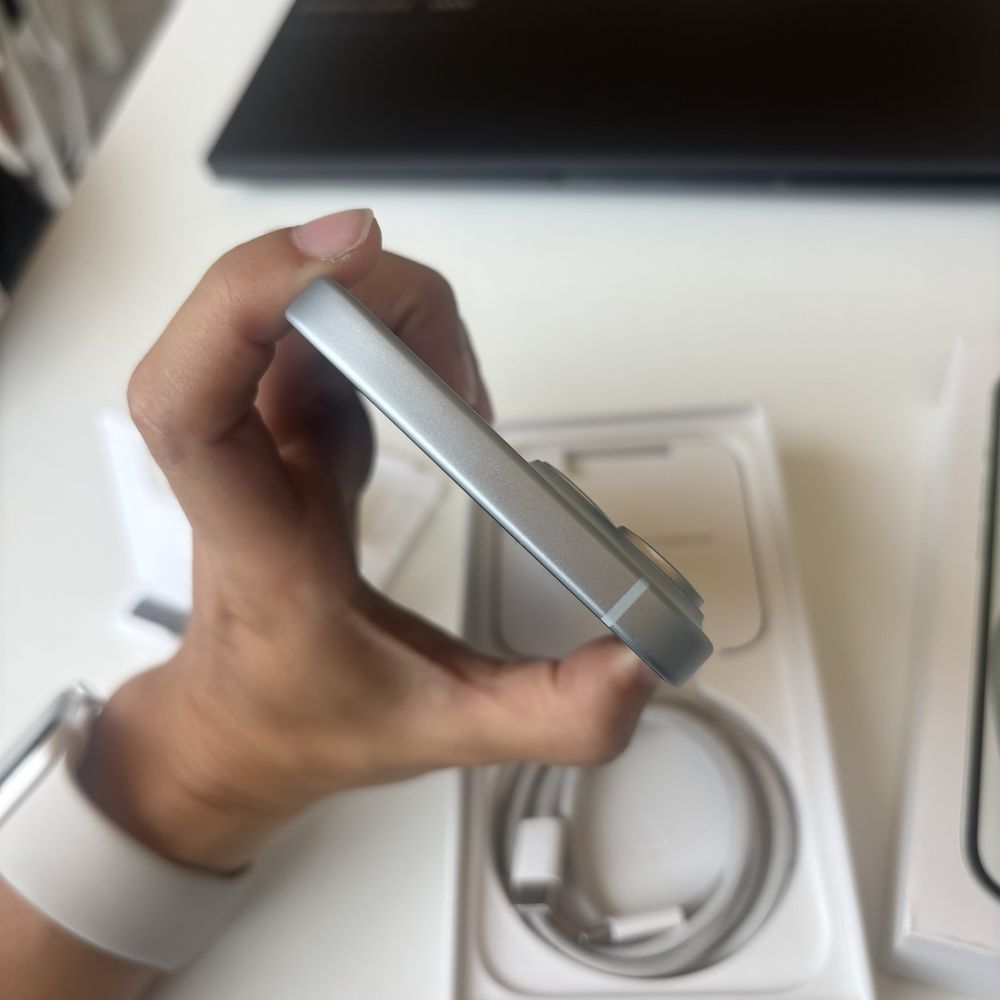 iPhone 15 - 128GB Azul (COMO NOVO)