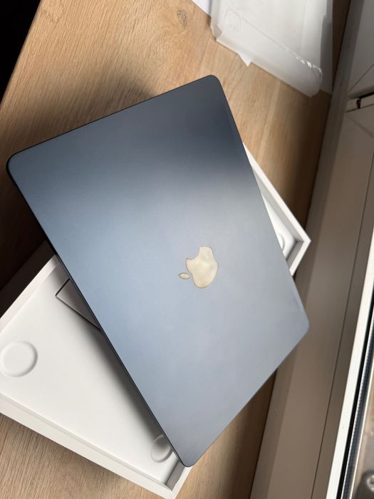 Macbook Air 13 cali, Apple M3 chip, 24GB RAM, 512 SSD Model 2024 A3113