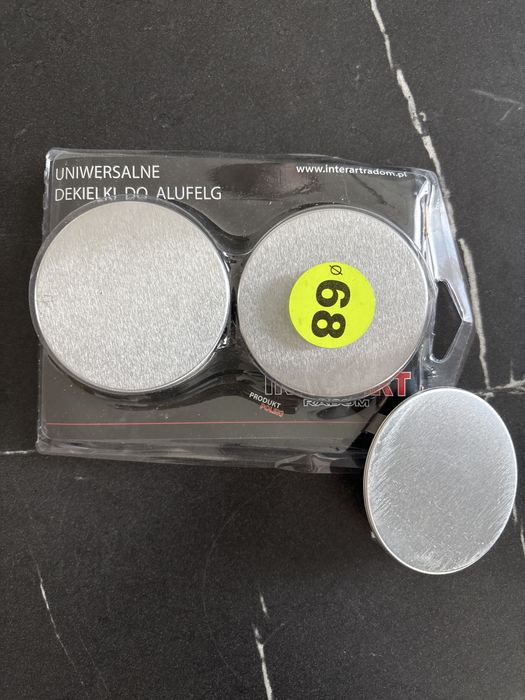 Dekielki do felg aluminiowych 68 mm – uniwersalne, srebrne