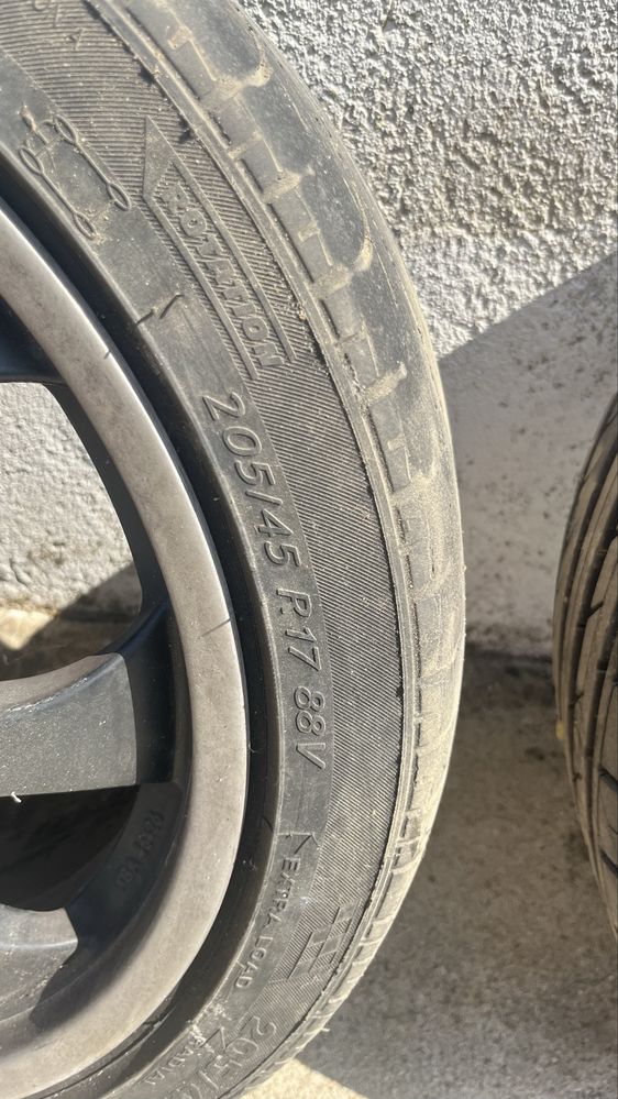 Quatro jantes especiais + pneus 205/45 R 17 88 W XL