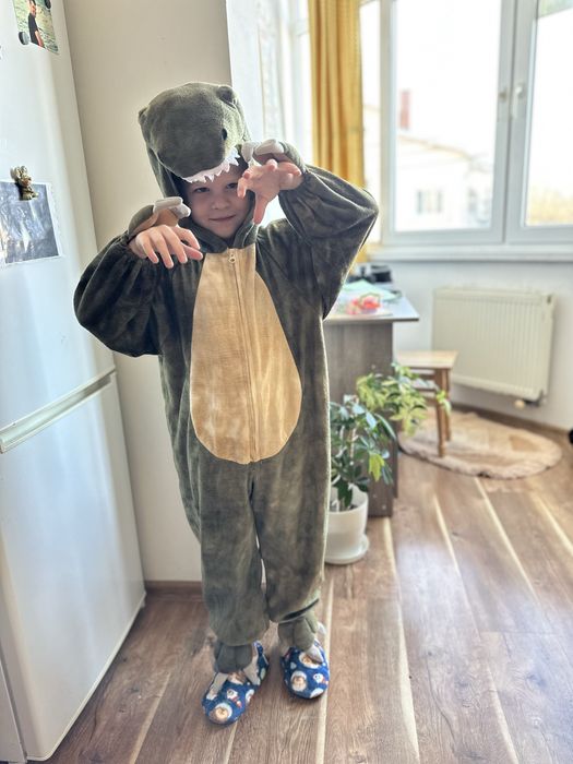 Новорічний костюм динозавра дракона