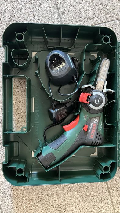 Акумуляторна міні-цепна пила Bosch EasyCut 12