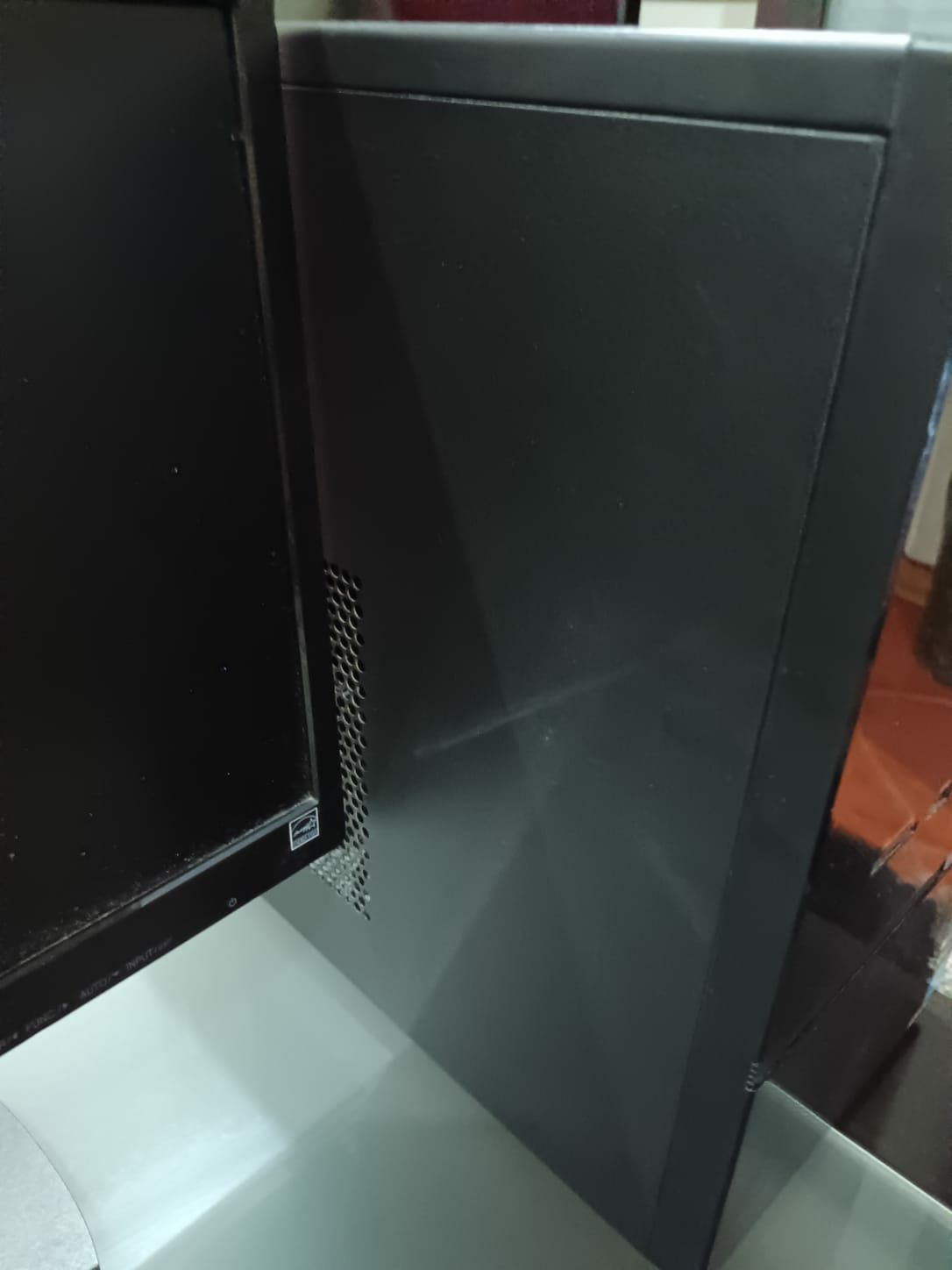 Monitor e torre asus