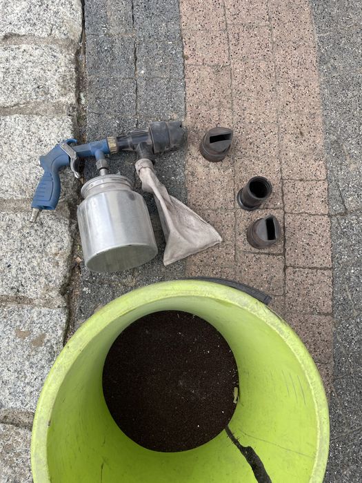 Piaskarka uniwersalna z dyszami