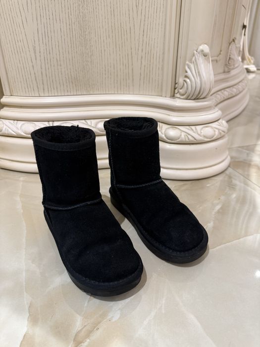 Чорні замшеві черевики-уггі від бренду Ttts Fashion.