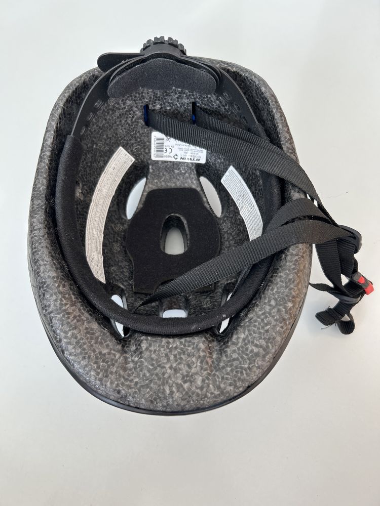 Kask dziecięcy z decathlonu 52-56cm.