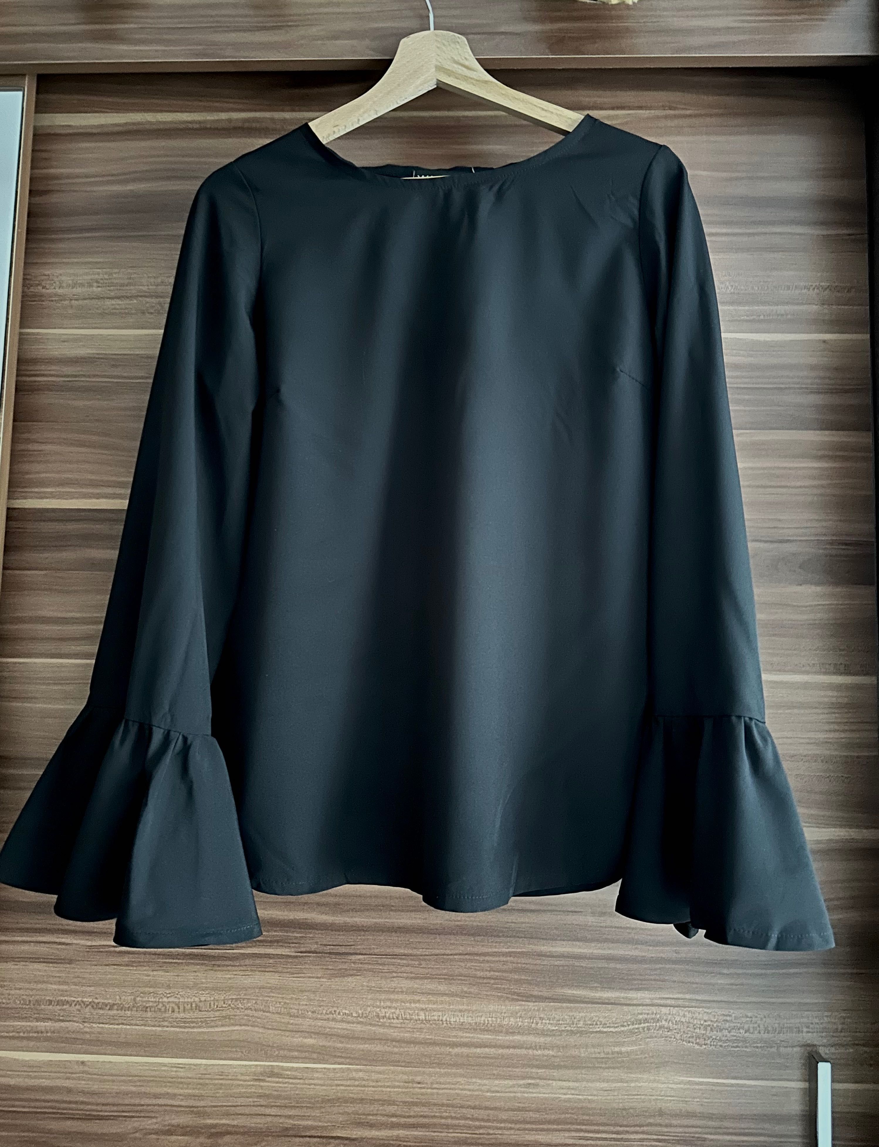 Koszula elegancka, czarna z luźnymi rękawami i falbanką przy rekawie