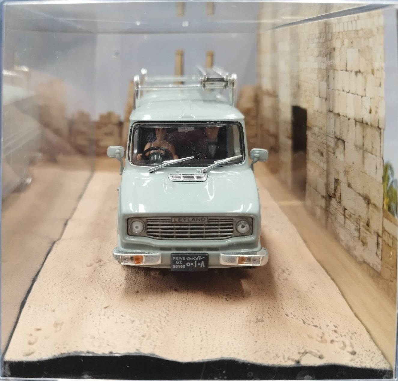 1:43 Leyland Sherpa Van James Bond 007 "The Spy who Loved Me" model