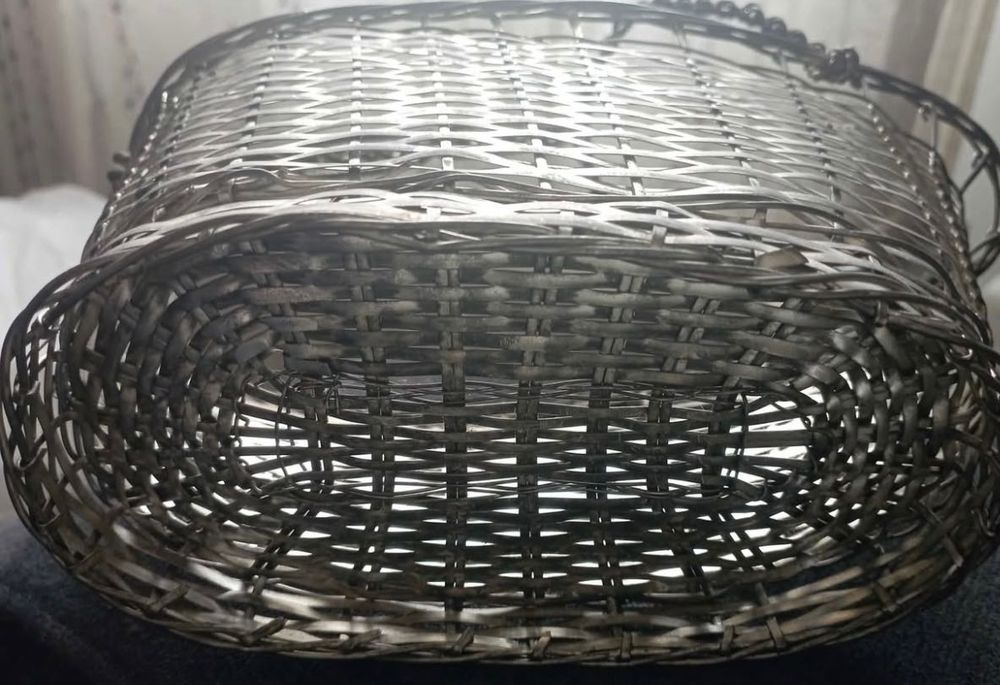 Porta garrafa e cesta em fio de prata