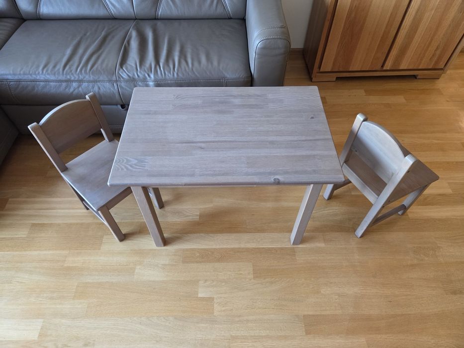 Zestaw stolik i 2 krzesla Sundvik IKEA