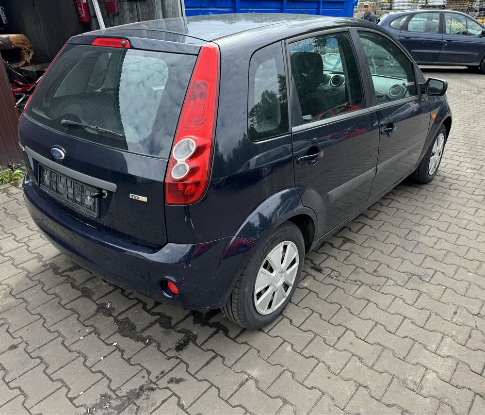 Ford Fiesta MK6 części silnik 1.4 tdci maska koła licznik lampy