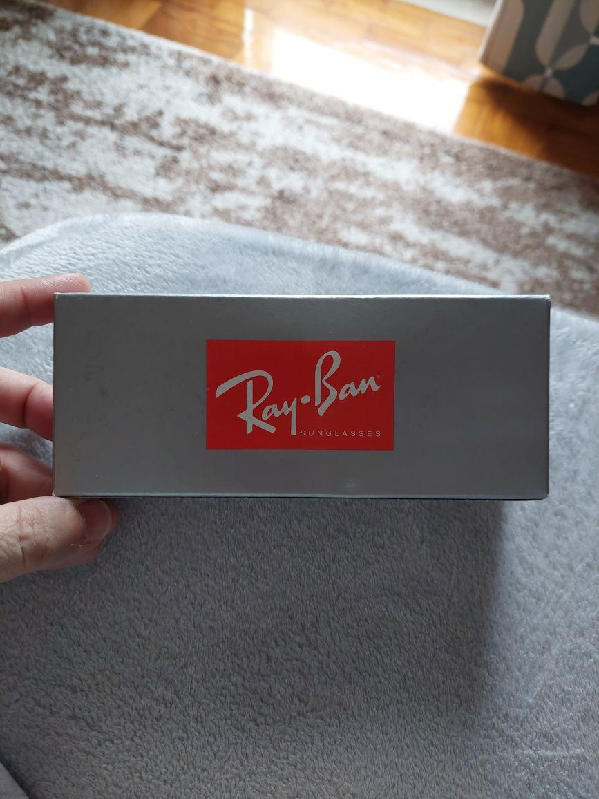 óculos de sol 
Marca Ray Ban