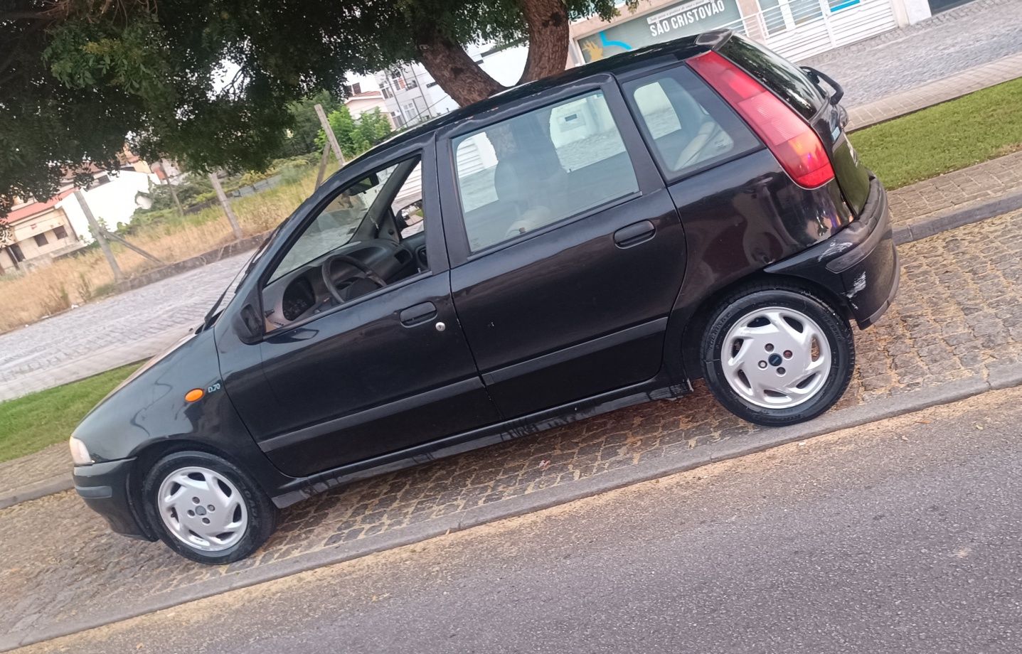 FIAT PUNTO 1.7 TD DIESEL 12/1996 5 lugares