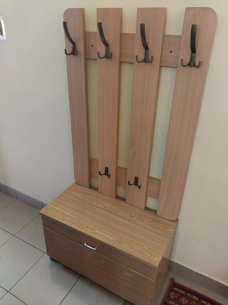 Wieszak na ubrania do przedpokoju + szafka na buty