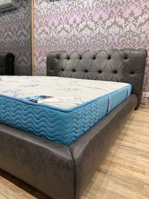 Двоспальна кровать б/у ліжко