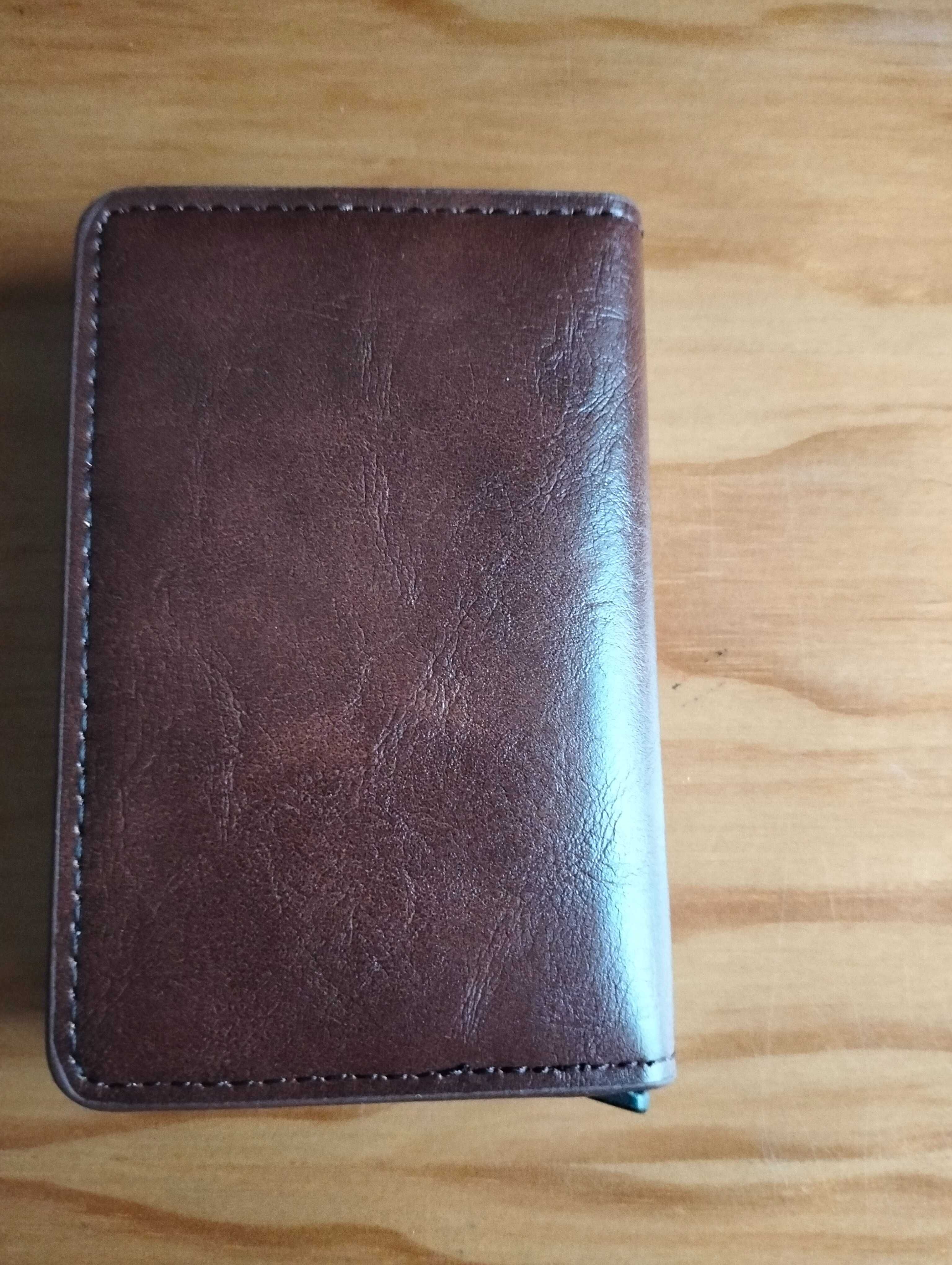 Vendo 110 porta cartões por 100€ de varias cores e tipos