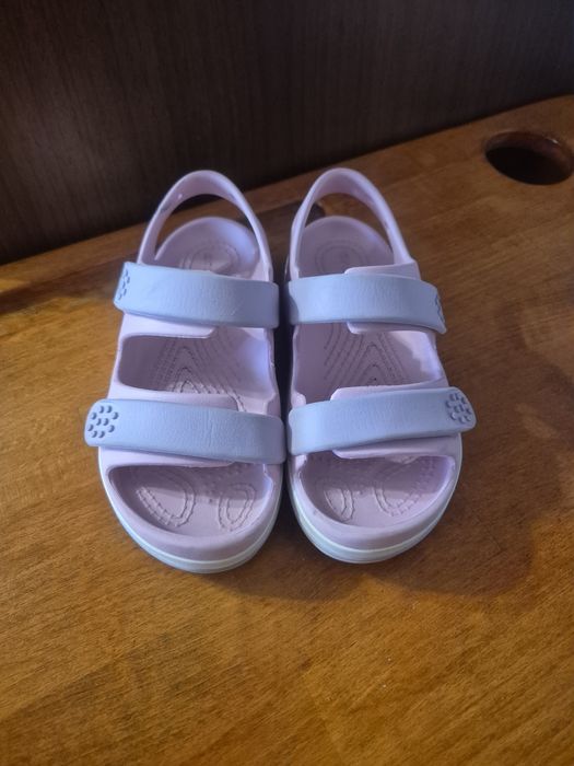 Продам сандалі фірми crocs