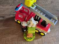 LEGO Duplo Straż Pożarna – wóz z wysięgnikiem, drzewo, kotek