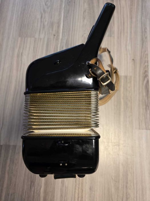 Akordeon firmy HOHNER Pirola III w super stanie