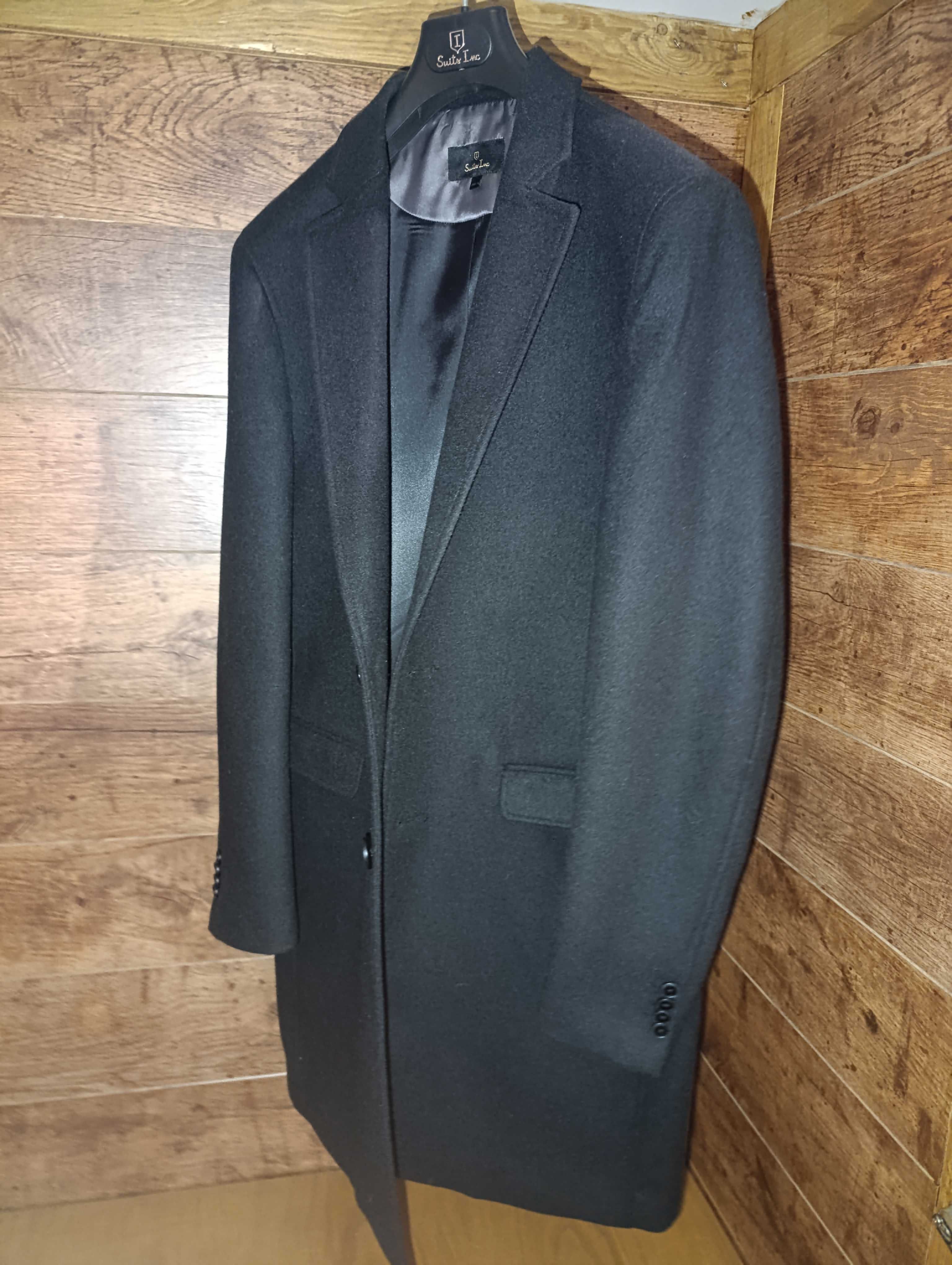 Sobretudo Preto, Suits Inc