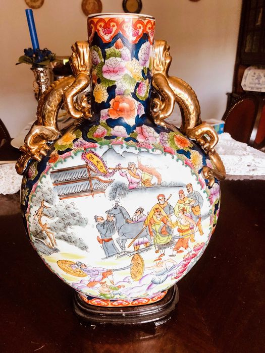 Jarrão Oriental em cerâmica,  pintado à mão