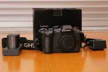 Panasonic GH5 mark II, c/ caixa original + 2 Baterias e carregador K&F