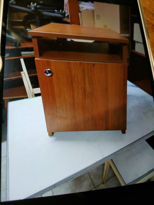 Офисная тумба с дверцой и полками