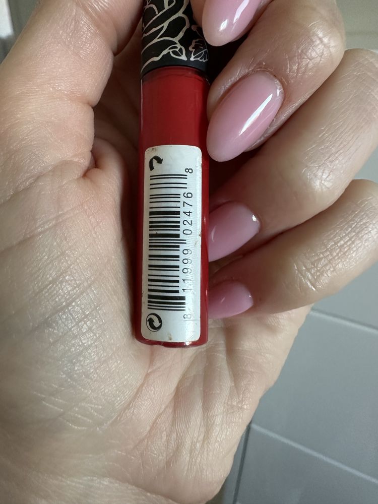 Kat Von D czerowna matowa pomadka oryginalna nowa !