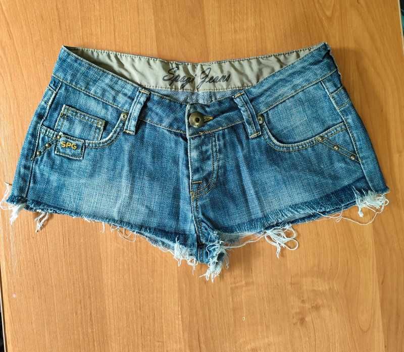 Spogi jeans szorty postrzępione 40/42
L / 40 / 12