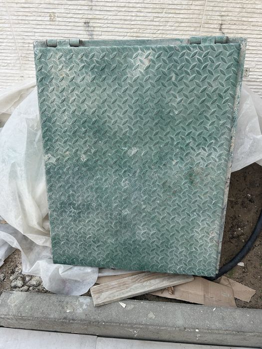 Tampa de ferro com 63 cm x 78cm
