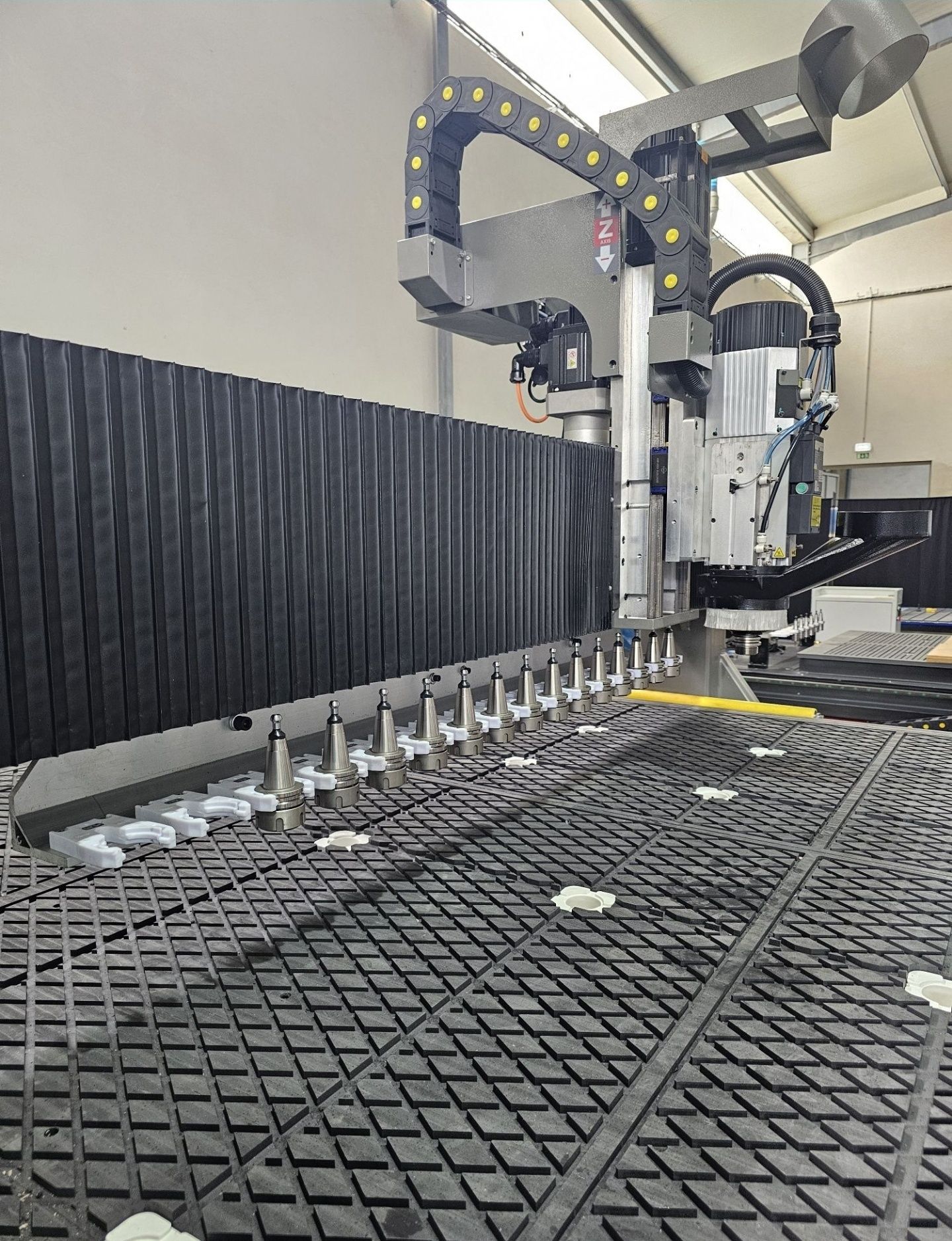 CNC Router 2x3m com Troca 18 Spindle 9kw