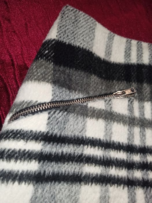 Спідниця жіноча до коліна