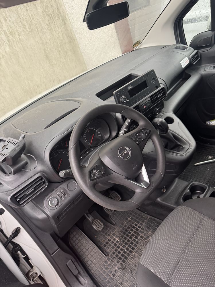 Przekładka z Anglika Combo E Berlingo Partner Rifter Proace  środek