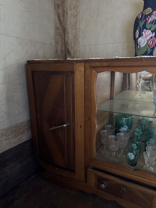 Cristaleira para restauro