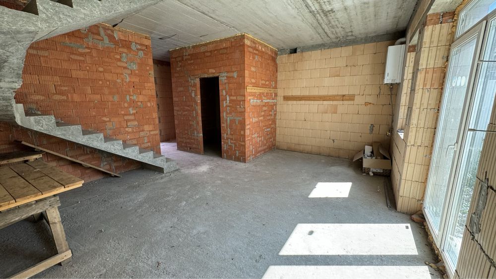 Центральный Парк. Таунзаус с центральными коммуникациями и газом.