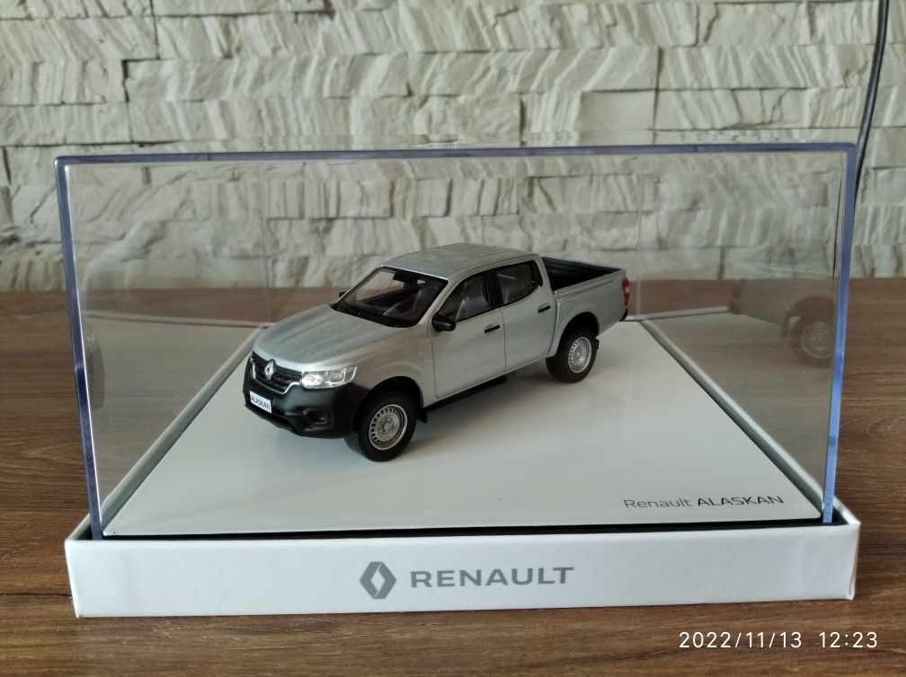 1:43 Norev Renault Alaskan model