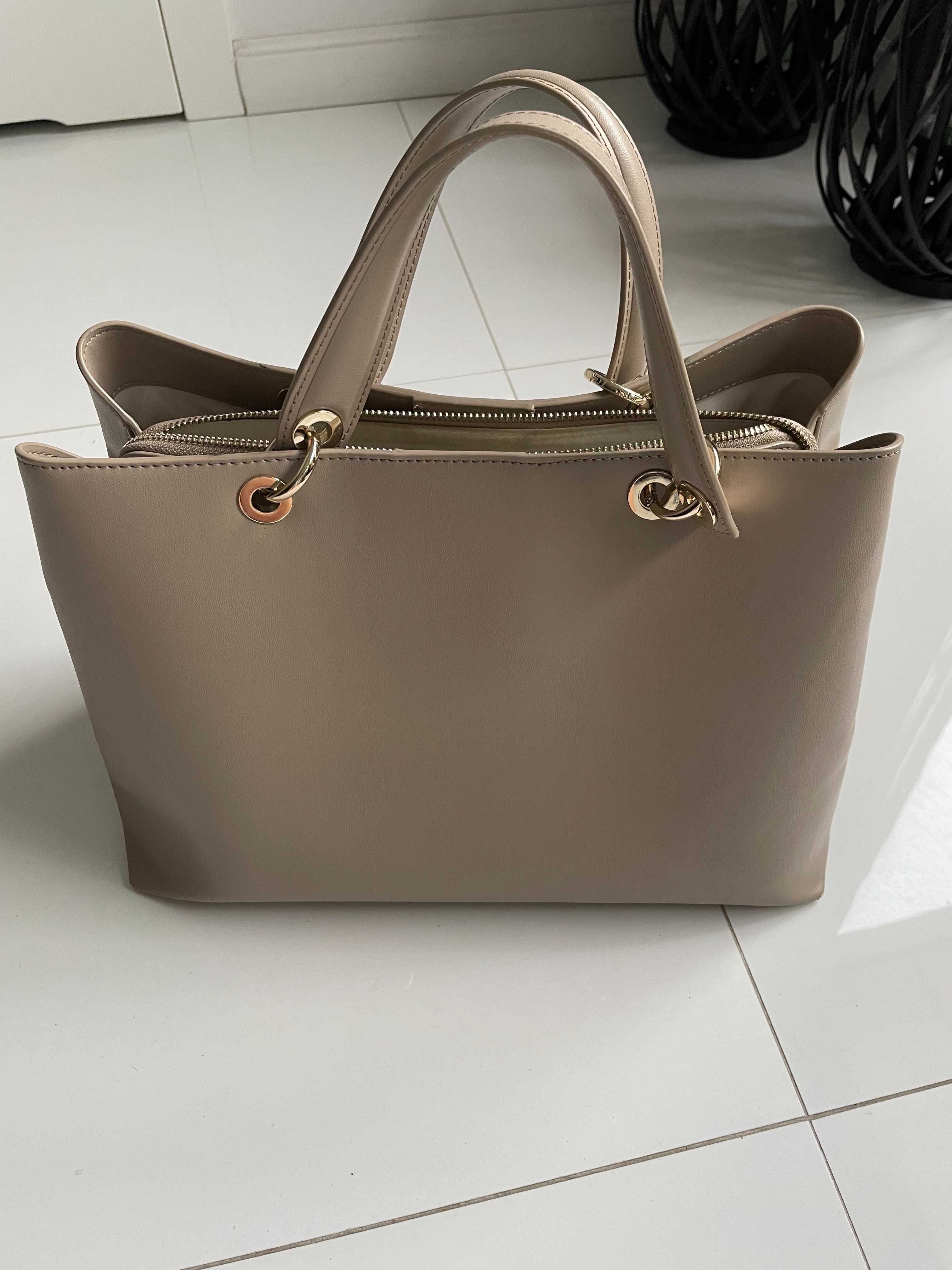 Torebka Tommy Hilfiger Th Chic Satchel AW0AW14784 AEG duża kuferek
