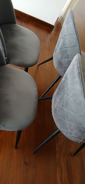 Quatro Cadeiras Novas