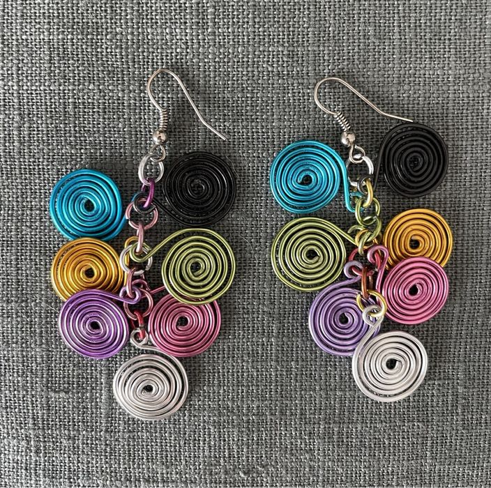 Lekkie, kolorowe kolczyki.
