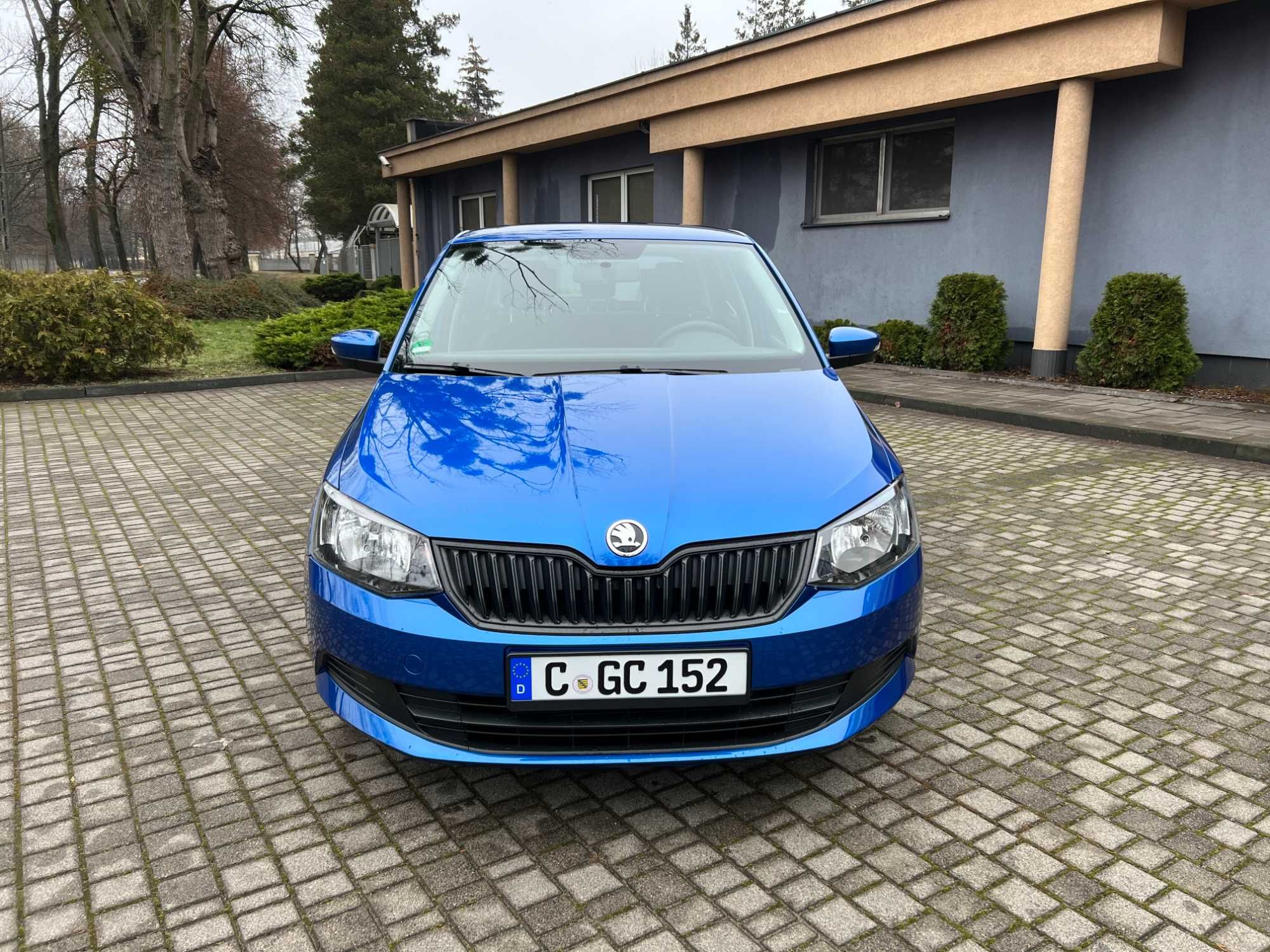 Tanirent.pl - wynajem samochodów - Skoda Fabia lub podobny