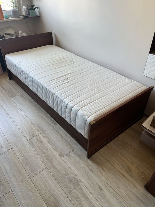 Łóżko 90x200 Fregata z wygodnym materacem i schowkiem