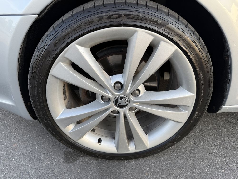 Продам комплект коліс на skoda octavia rs