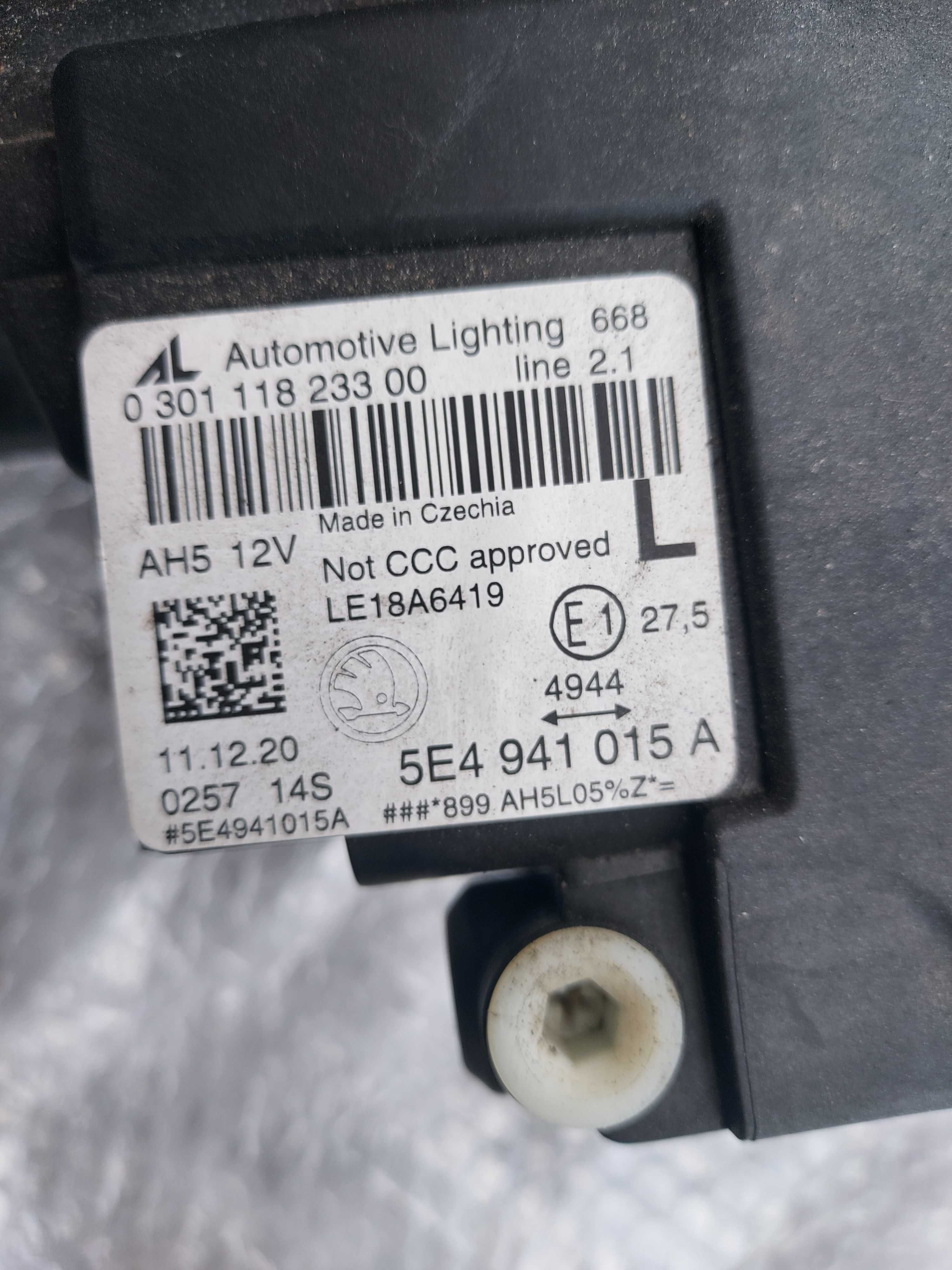 lampa przednia R+L full led kompletna octavia 4  5e4