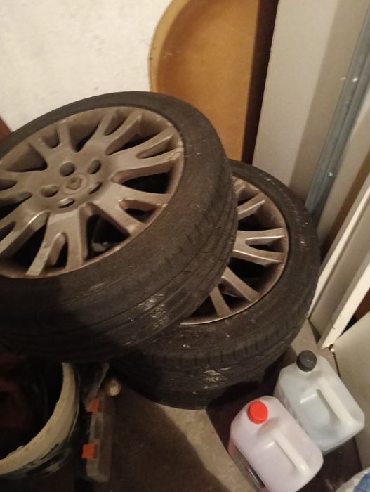Pneus  três jantes de Renault