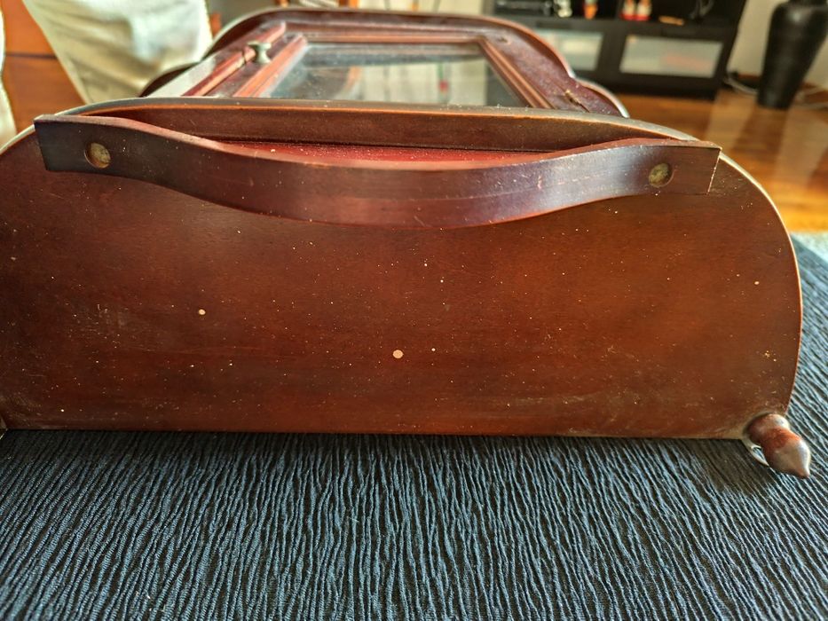 Móvel vitrine mogno